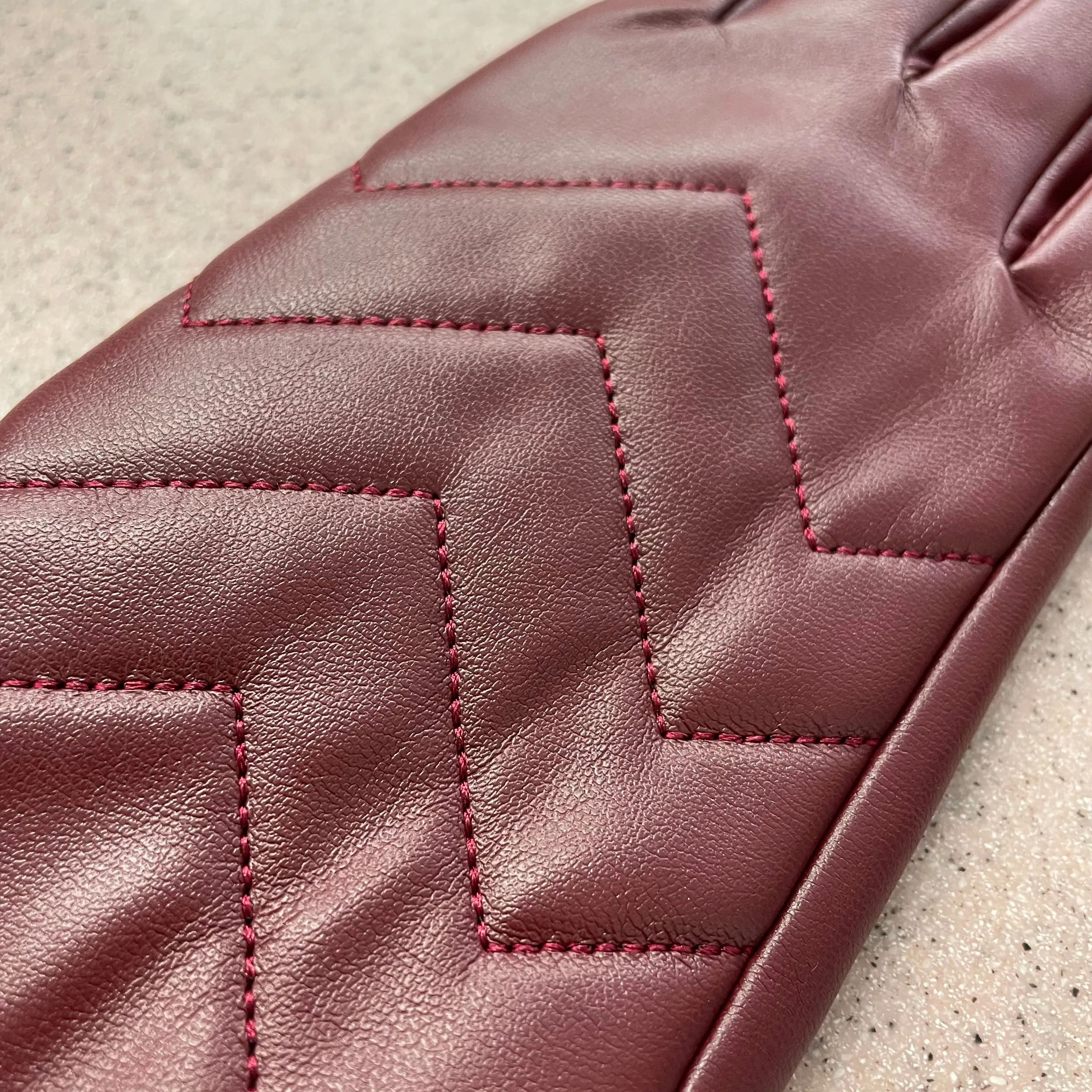 Gloves: Classic Chevron